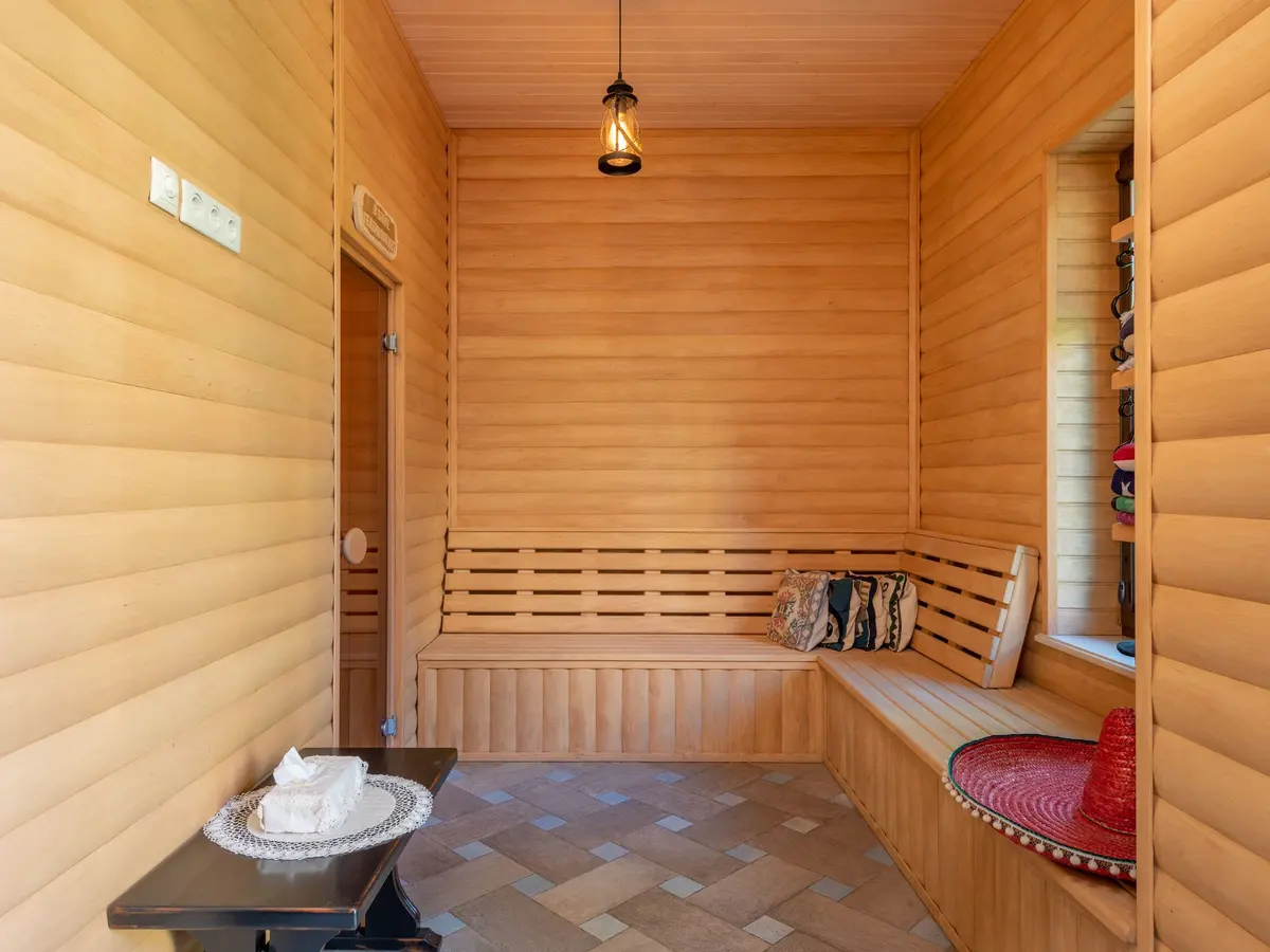 Kylpyhuone ja sauna samalla kertaa
